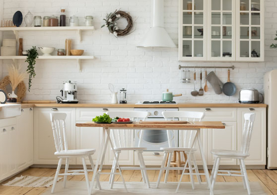 Cocina luminosa y ordenada