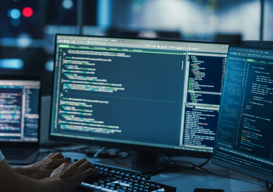 Diferentes ordenadores con lenguaje de programación